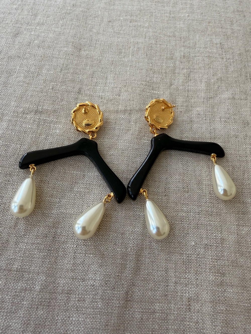 🖤Vintage CHANEL Black and White Pearl Drop Earrings✨ - Picture 11 of 11
